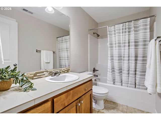 2219 Se TROLLEY LINE Ln, Milwaukie, OR 97267