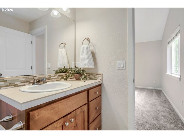2219 Se TROLLEY LINE Ln, Milwaukie, OR 97267