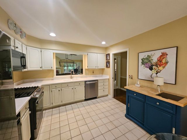 1322 Timberlake Road, Evansville, IN 47710