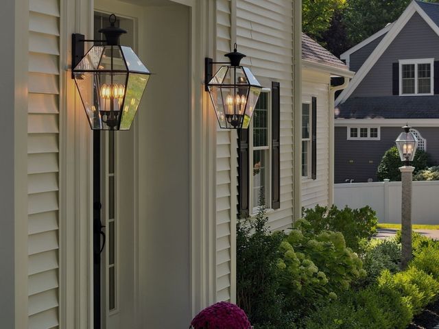 303 Chestnut St, North Andover, MA 01845