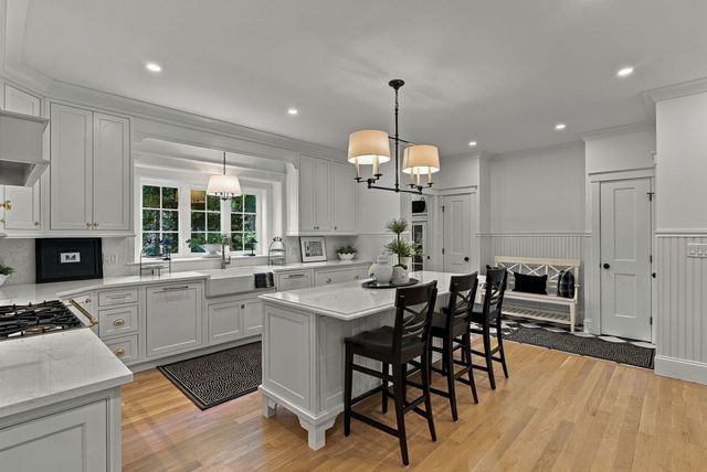 303 Chestnut St, North Andover, MA 01845