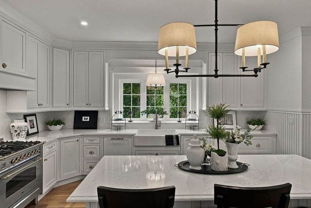 303 Chestnut St, North Andover, MA 01845