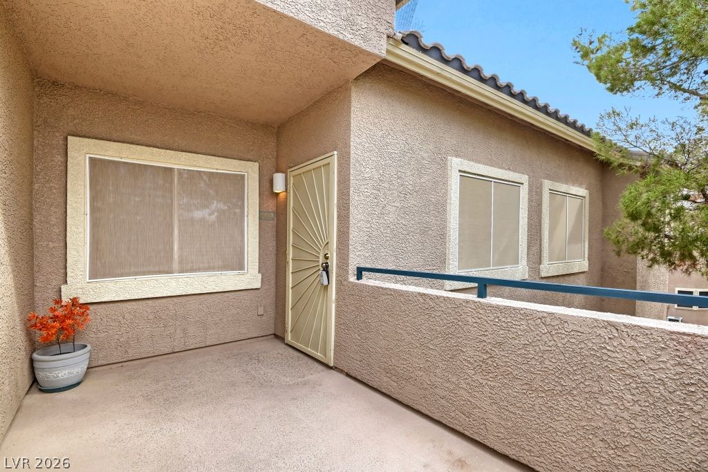 2152 Jasper Bluff Street 202, Las Vegas, NV 89117 — photo 2