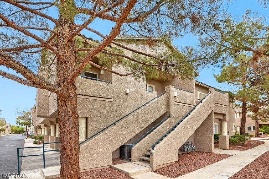 2152 Jasper Bluff Street 202, Las Vegas, NV 89117 — photo 4