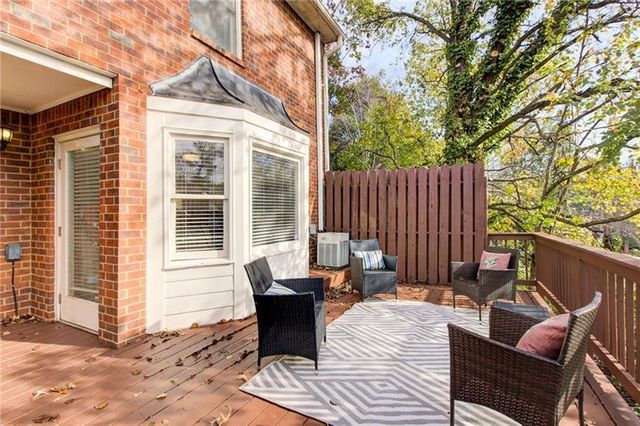 879 Lenox Oaks NE Circle, Atlanta, GA 30324