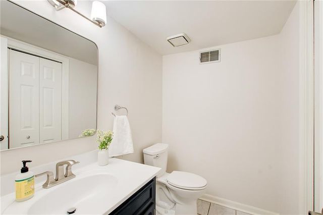 879 Lenox Oaks NE Circle, Atlanta, GA 30324