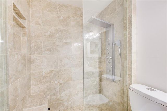 879 Lenox Oaks NE Circle, Atlanta, GA 30324