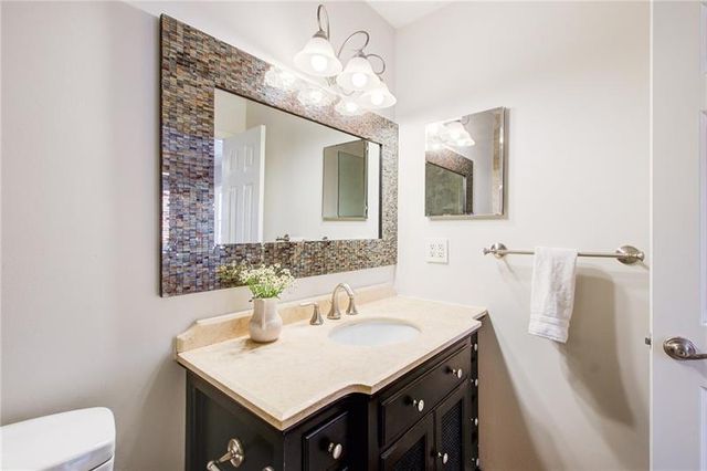 879 Lenox Oaks NE Circle, Atlanta, GA 30324