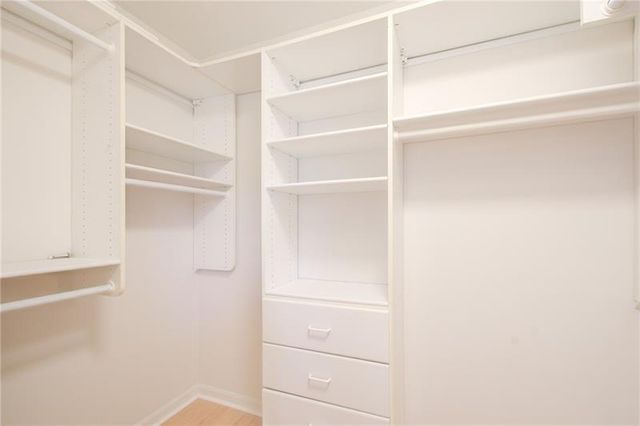 879 Lenox Oaks NE Circle, Atlanta, GA 30324