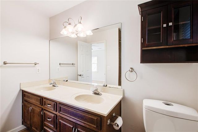 879 Lenox Oaks NE Circle, Atlanta, GA 30324