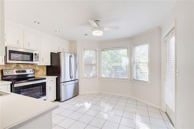 879 Lenox Oaks NE Circle, Atlanta, GA 30324