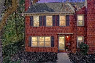879 Lenox Oaks NE Circle, Atlanta, GA 30324