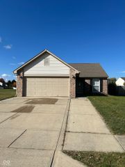 688 Hollowood Lane, Avon, IN 46123