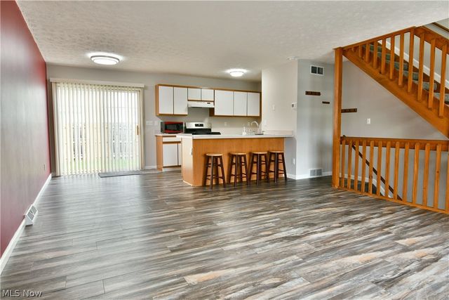 3254 Deer Trail B, Cortland, OH 44410