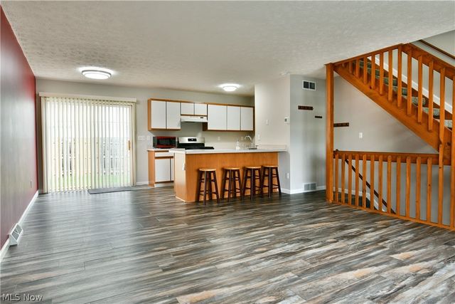 3254 Deer Trail B, Cortland, OH 44410