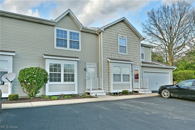 3254 Deer Trail B, Cortland, OH 44410