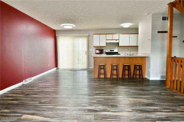 3254 Deer Trail B, Cortland, OH 44410