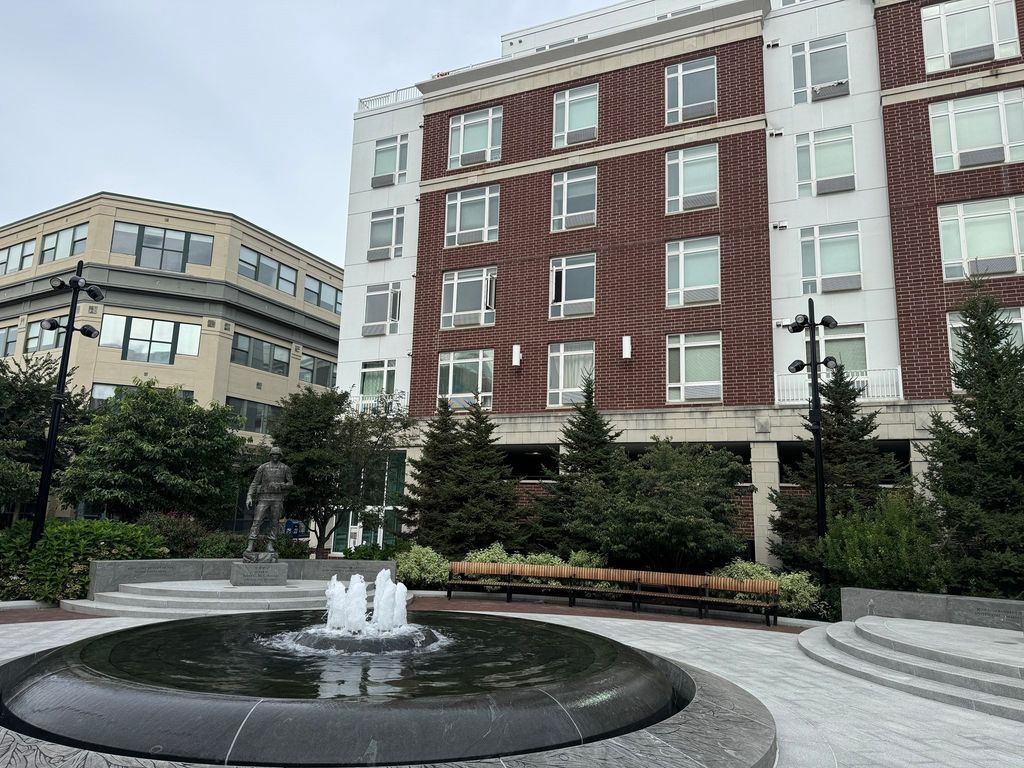 18 Cliveden 604, Quincy, MA 02169