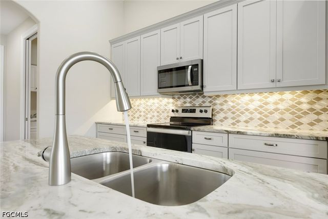 1927 SW 47th TER, Cape Coral, FL 33914