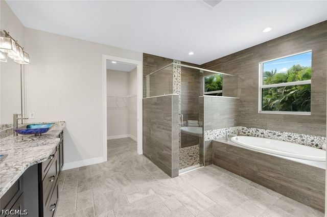 1927 SW 47th TER, Cape Coral, FL 33914