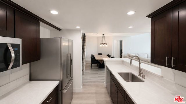 1250 S Westgate Avenue 302, Los Angeles, CA 90025