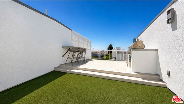 1250 S Westgate Avenue 302, Los Angeles, CA 90025