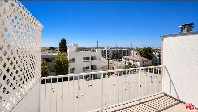 1250 S Westgate Avenue 302, Los Angeles, CA 90025