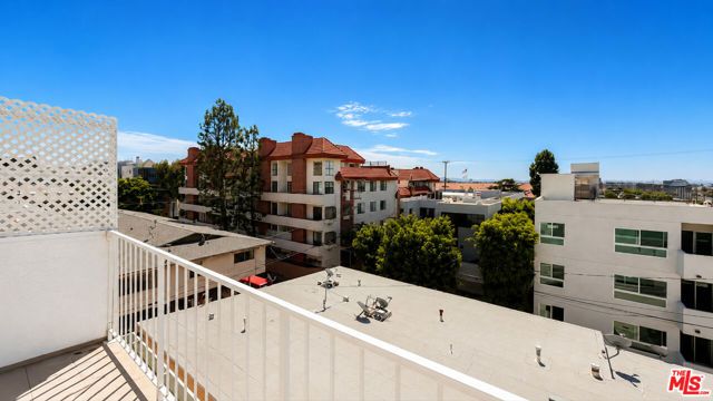 1250 S Westgate Avenue 302, Los Angeles, CA 90025