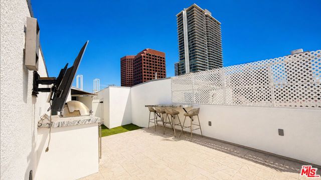1250 S Westgate Avenue 302, Los Angeles, CA 90025