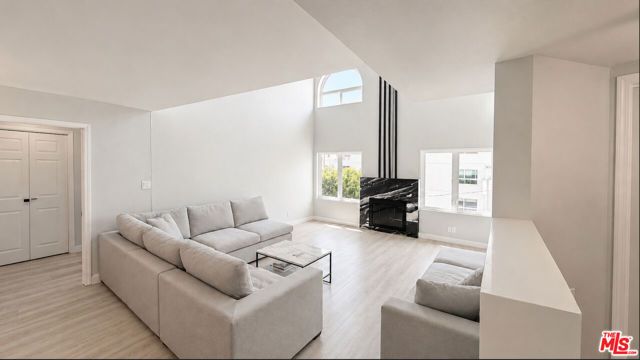 1250 S Westgate Avenue 302, Los Angeles, CA 90025