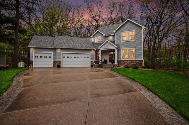 18099 Woodland Trail, Spring Lake, MI 49456