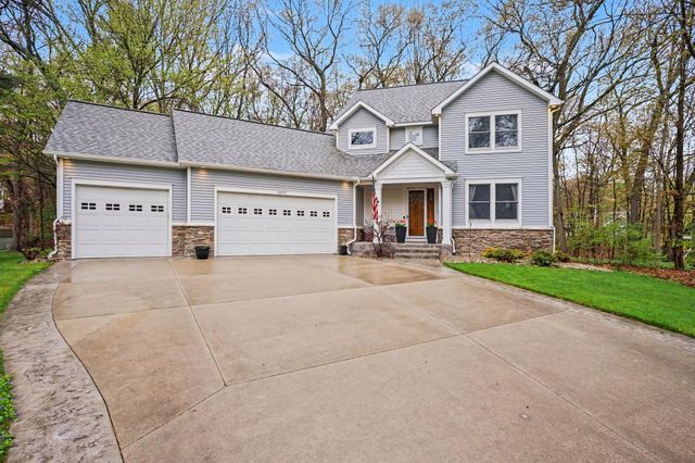 18099 Woodland Trail, Spring Lake, MI 49456