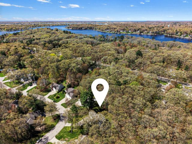 18099 Woodland Trail, Spring Lake, MI 49456