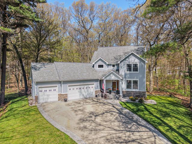 18099 Woodland Trail, Spring Lake, MI 49456