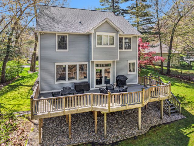 18099 Woodland Trail, Spring Lake, MI 49456