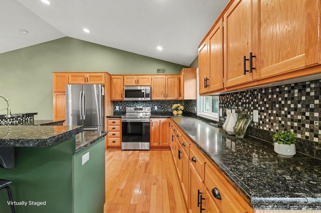 11773 N Meadow Curve, Lindstrom, MN 55045