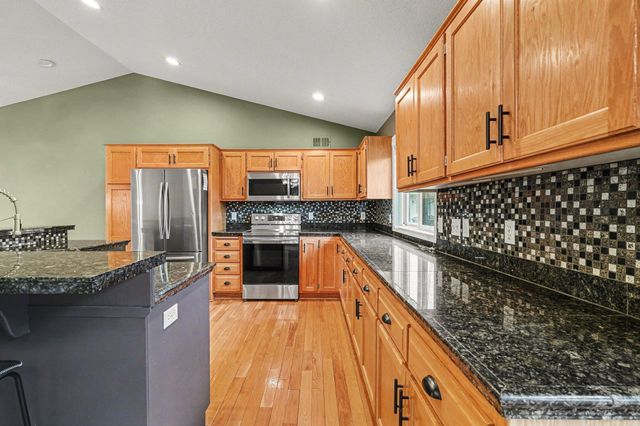 11773 N Meadow Curve, Lindstrom, MN 55045