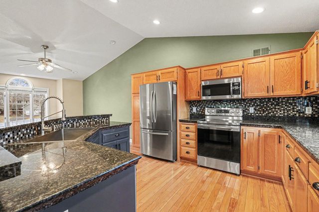 11773 N Meadow Curve, Lindstrom, MN 55045