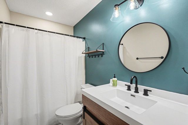 11773 N Meadow Curve, Lindstrom, MN 55045