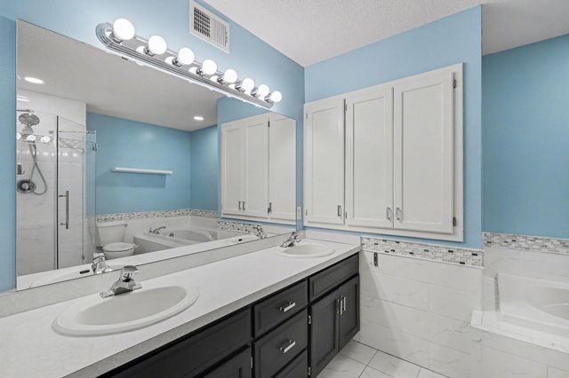 11773 N Meadow Curve, Lindstrom, MN 55045