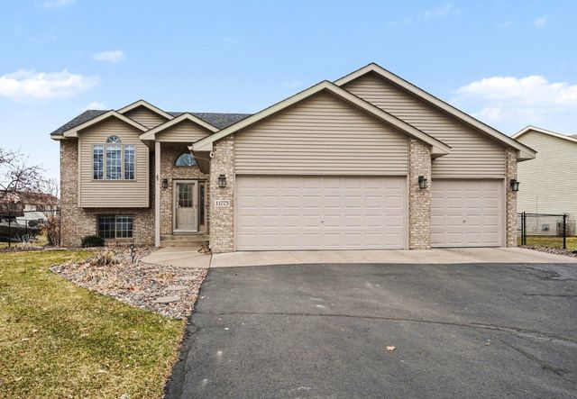 11773 N Meadow Curve, Lindstrom, MN 55045