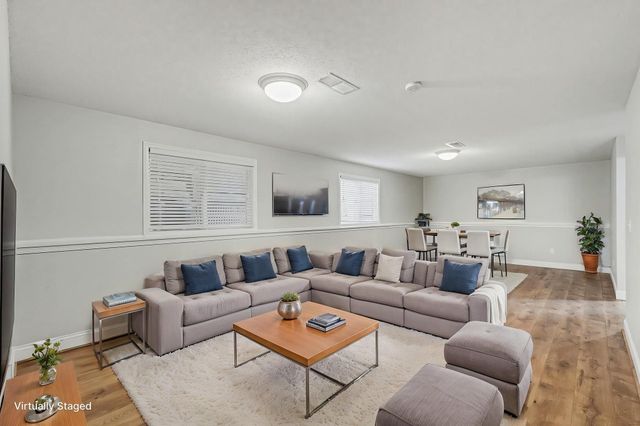 11773 N Meadow Curve, Lindstrom, MN 55045