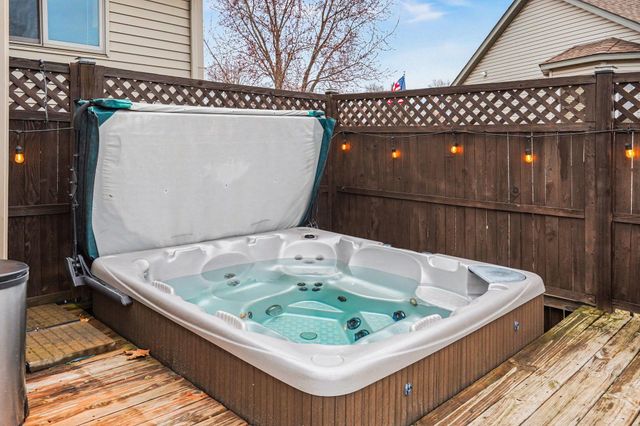 11773 N Meadow Curve, Lindstrom, MN 55045