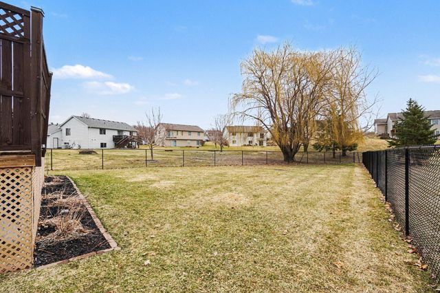 11773 N Meadow Curve, Lindstrom, MN 55045