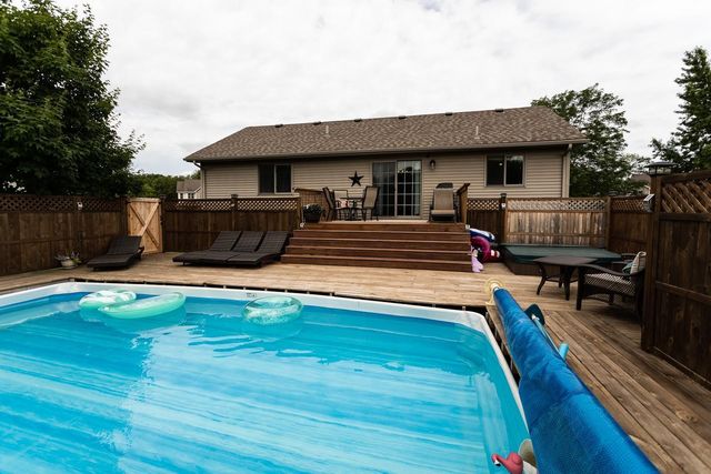 11773 N Meadow Curve, Lindstrom, MN 55045