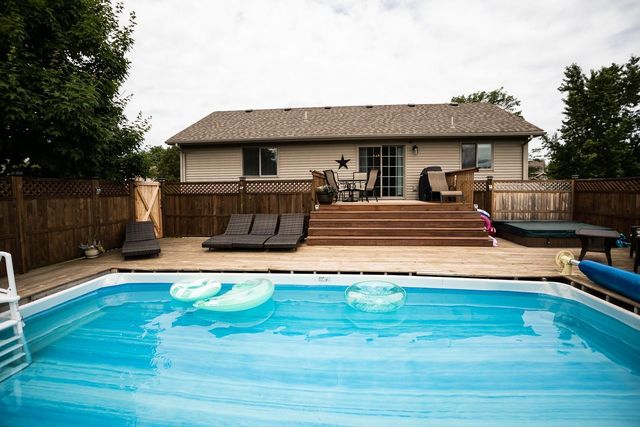 11773 N Meadow Curve, Lindstrom, MN 55045