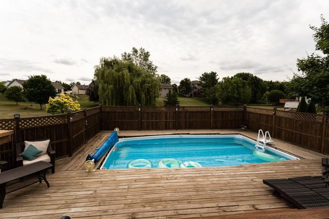 11773 N Meadow Curve, Lindstrom, MN 55045