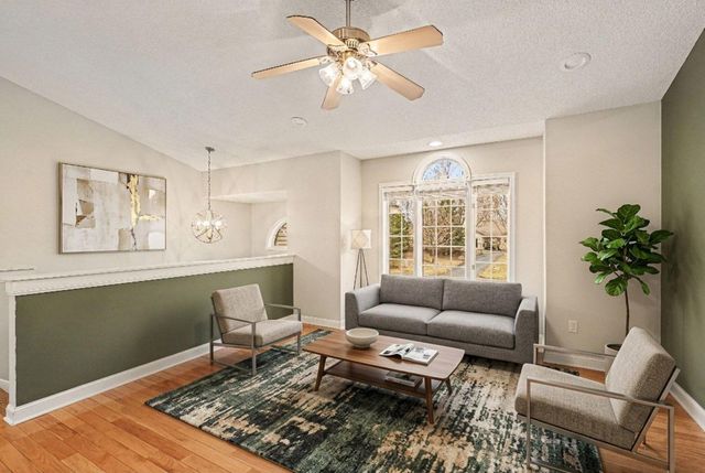 11773 N Meadow Curve, Lindstrom, MN 55045