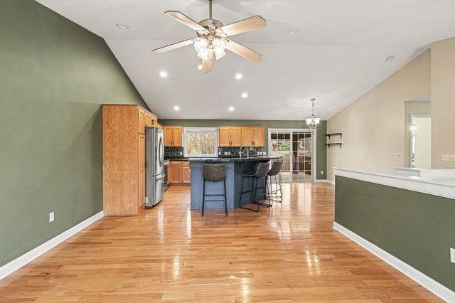 11773 N Meadow Curve, Lindstrom, MN 55045