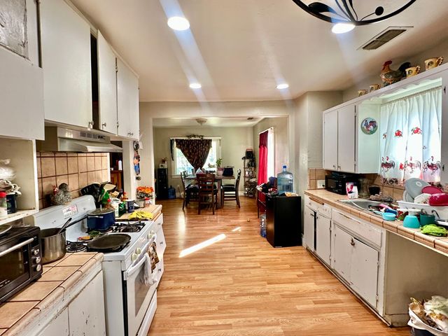 4585 E Balch Avenue, Fresno, CA 93702